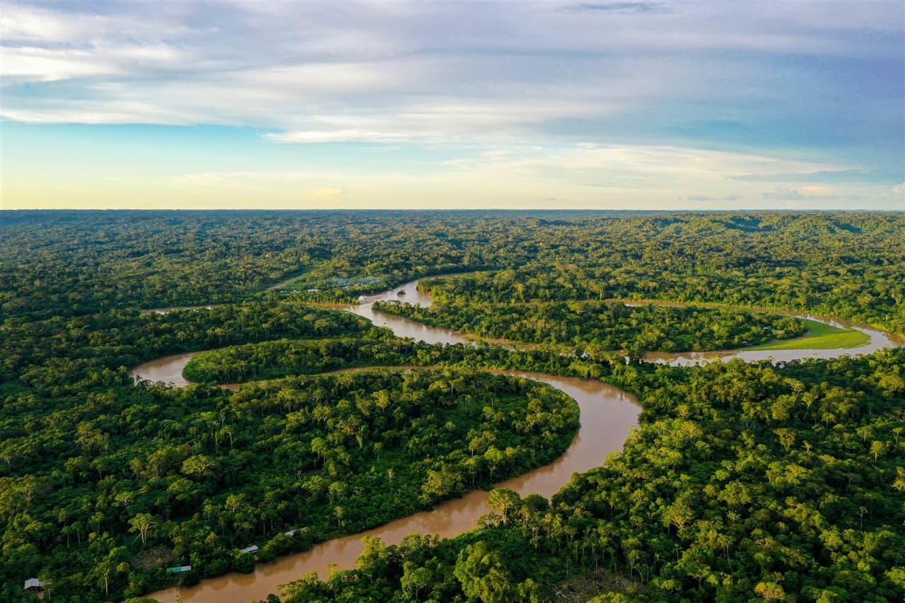 Río en la Amazonía